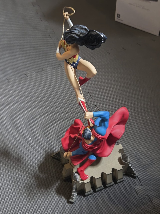 DC Collectibles / Kotobukiya Superman & DC Statue Lot - photo 5