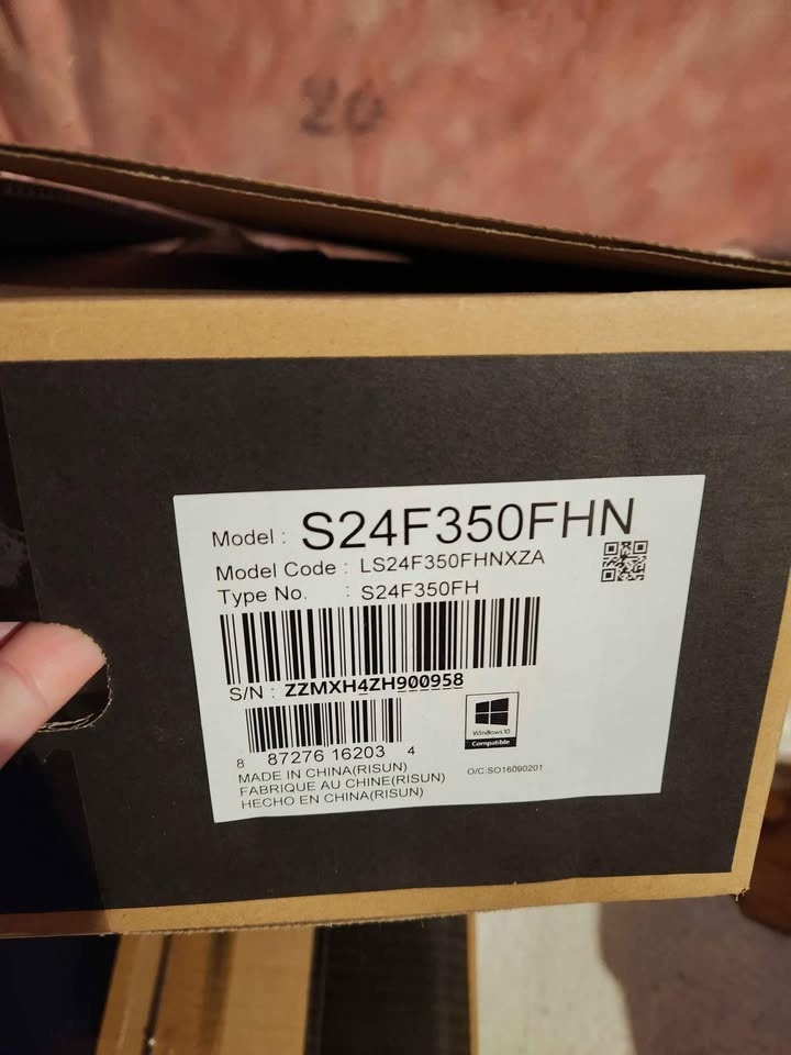 Samsung 24" inch LED Monitor - photo 4