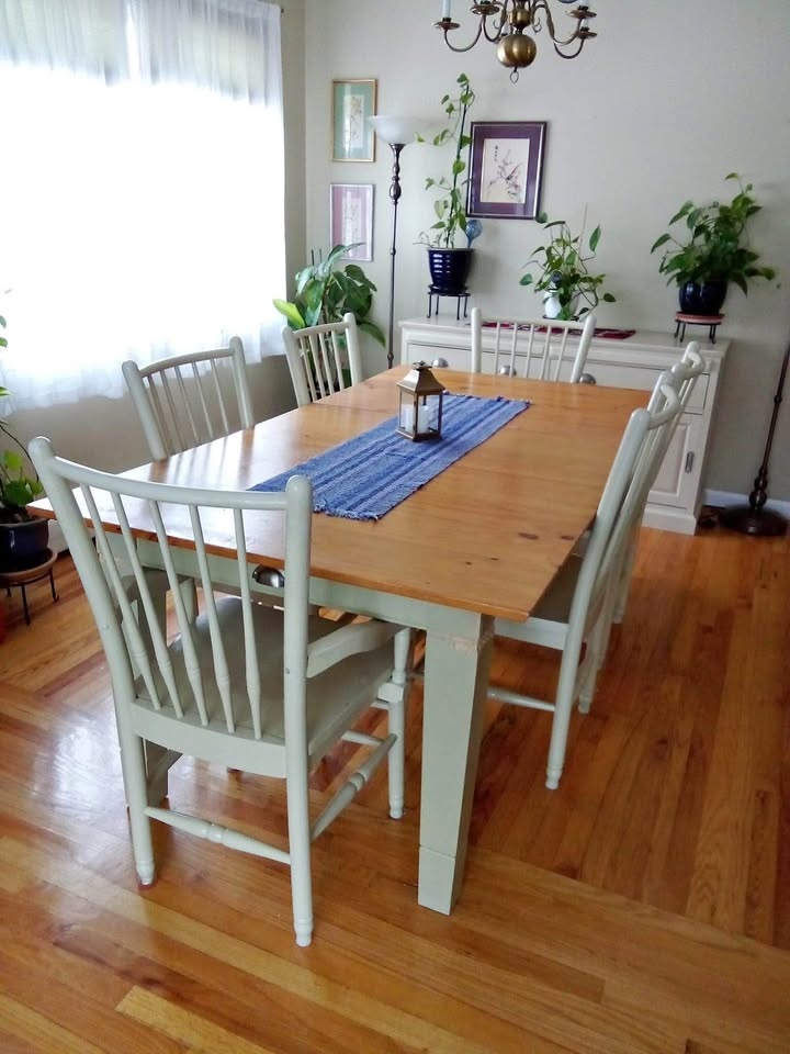 Havertys Dining Room Set with Console and 6 Chairs