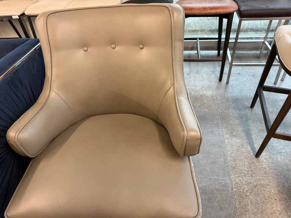 Modern Taupe Accent Chair with Patterned Back – Warehouse Cleara - photo 2