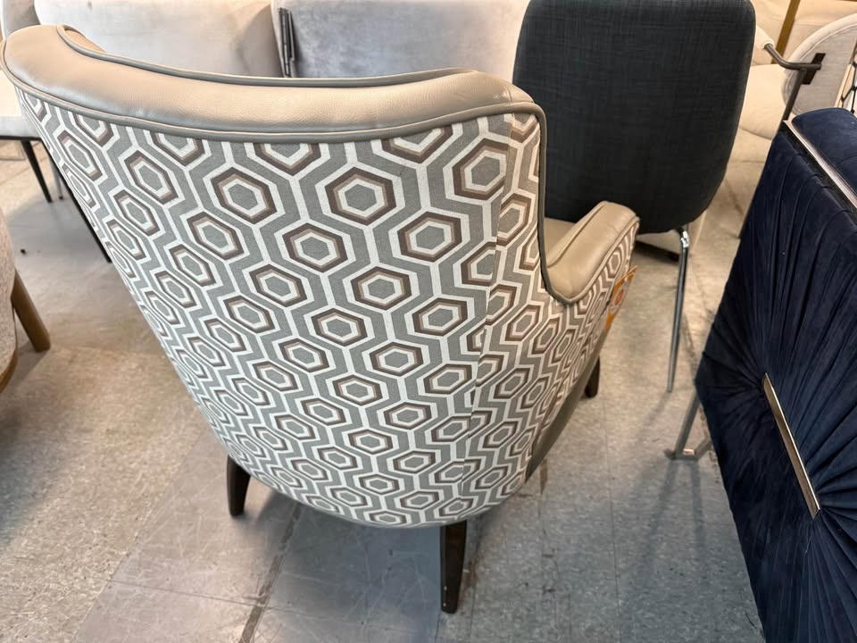 Modern Taupe Accent Chair with Patterned Back – Warehouse Cleara - photo 3