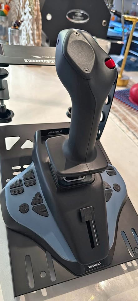 Winwing Ursa Minor Airbus Sidestick / Thrustmaster Desk Clamp