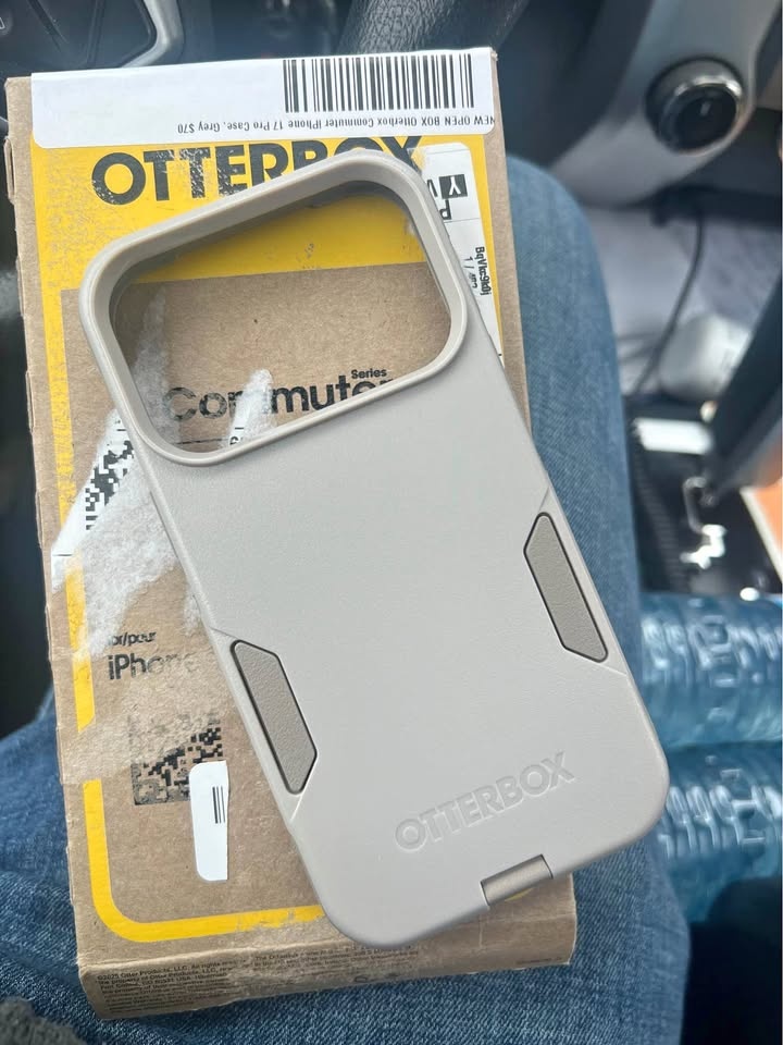 iPhone 17 Pro Otterbox Commuter Case - Brand New