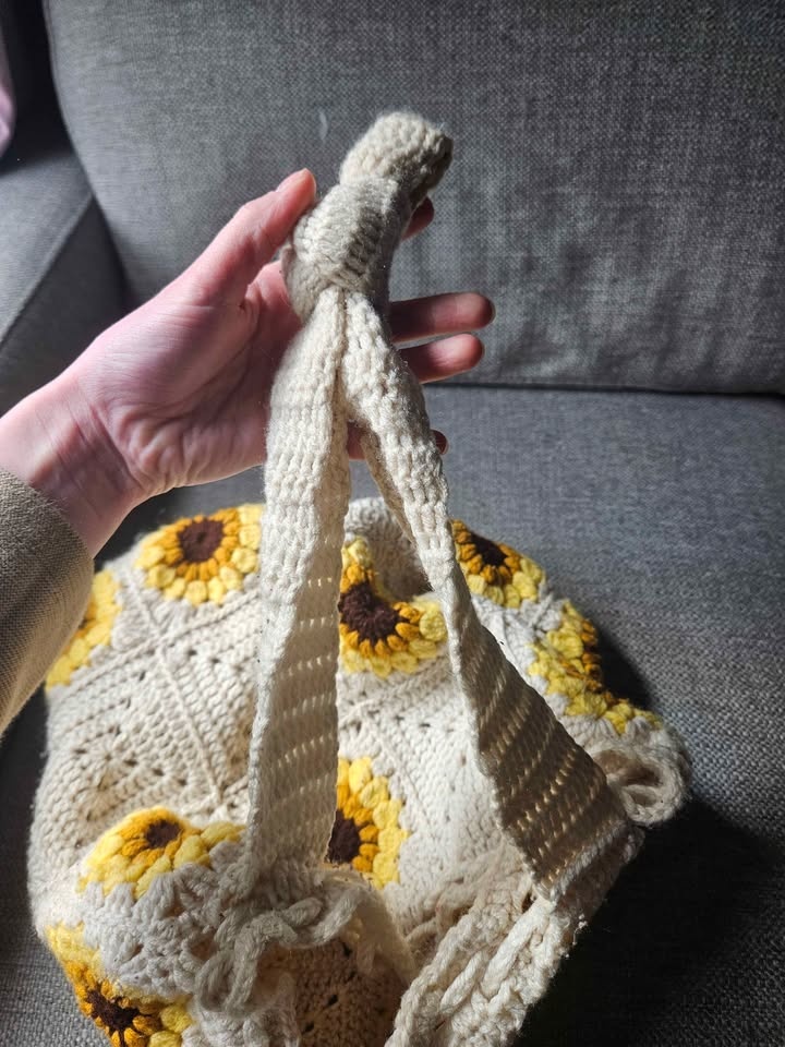 Crocheted Sunflower Bag - photo 3