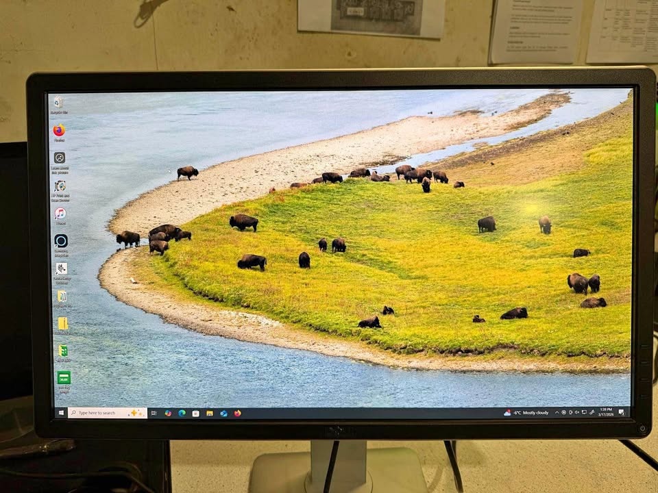 24inch Dell LCD MONITOR - HDMI (LIKE NEW)