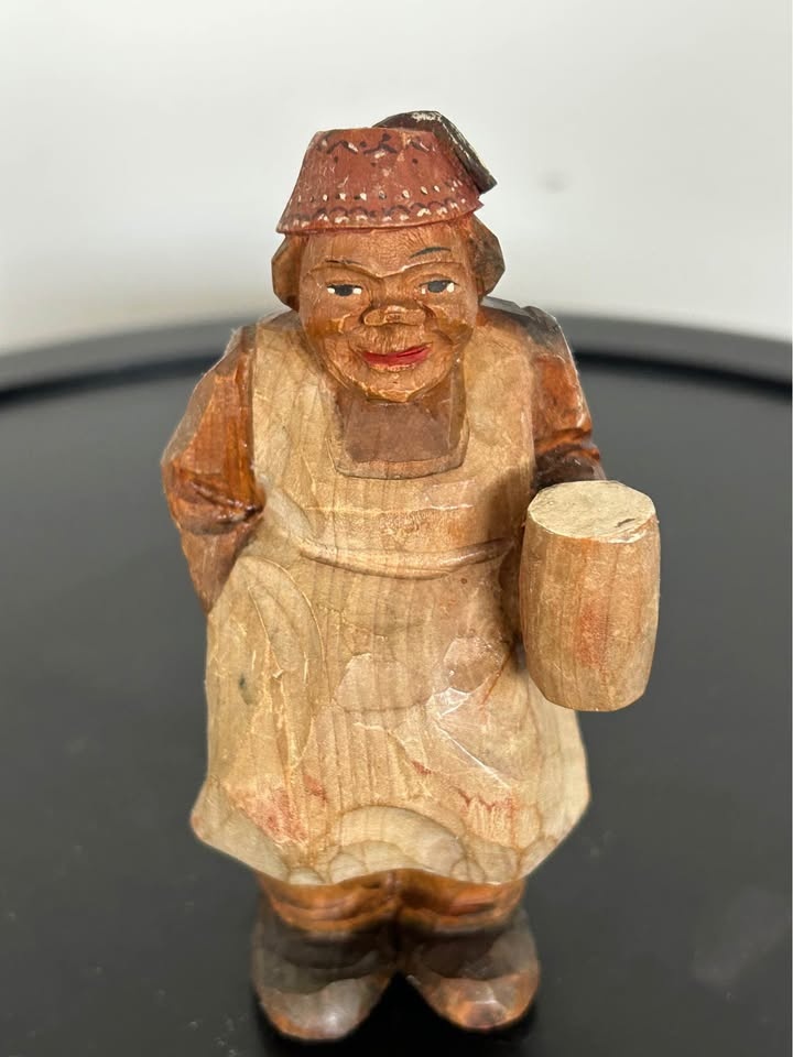 Vintage Hand-Carved Wooden Tavern Maid Figurine – Folk Art - photo 2