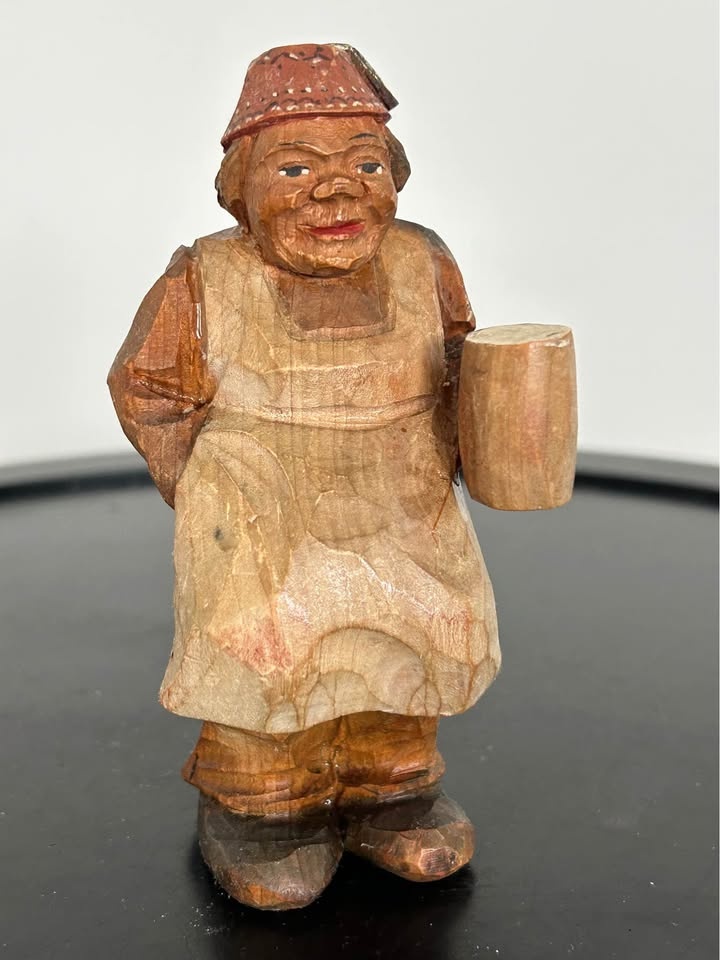 Vintage Hand-Carved Wooden Tavern Maid Figurine – Folk Art - photo 3