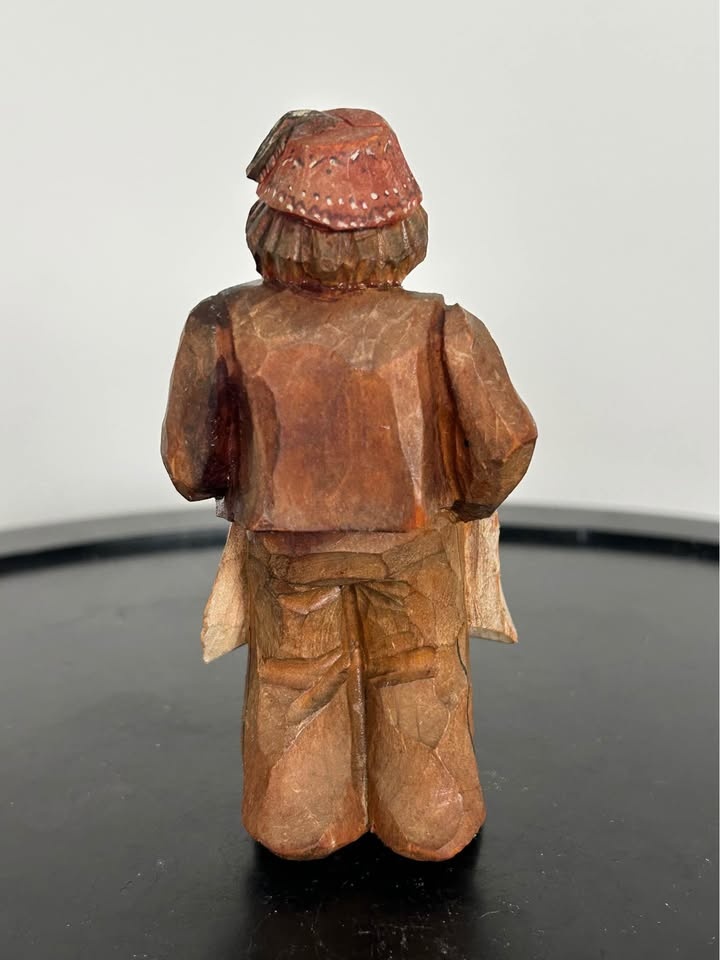 Vintage Hand-Carved Wooden Tavern Maid Figurine – Folk Art - photo 5