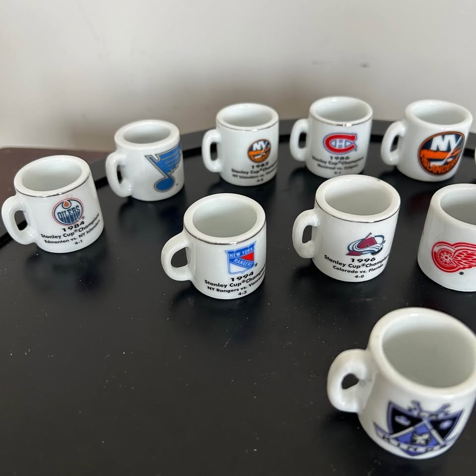 Vintage NHL Stanley Cup "Cup Crazy" Mini Mug Collection – 13 Pie - photo 3