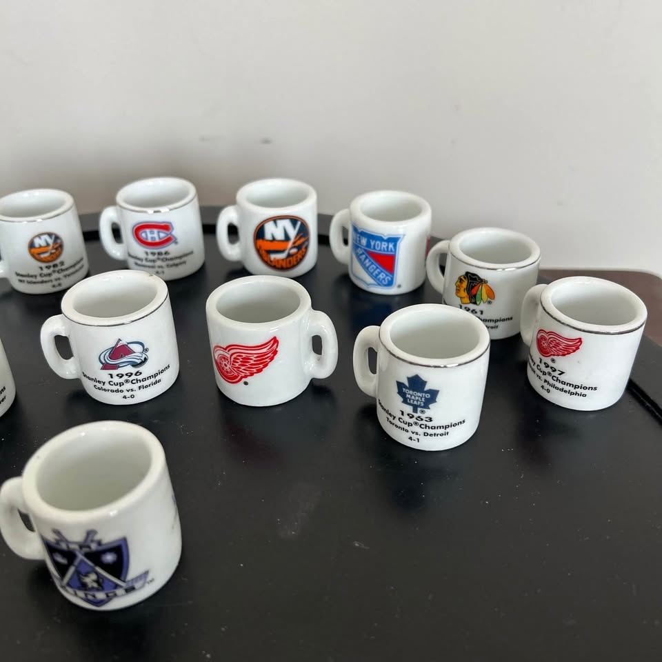 Vintage NHL Stanley Cup "Cup Crazy" Mini Mug Collection – 13 Pie - photo 4