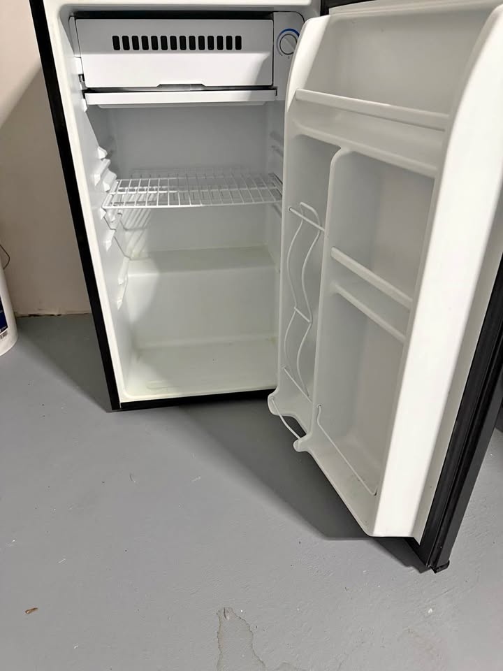 Fridge small with freezer