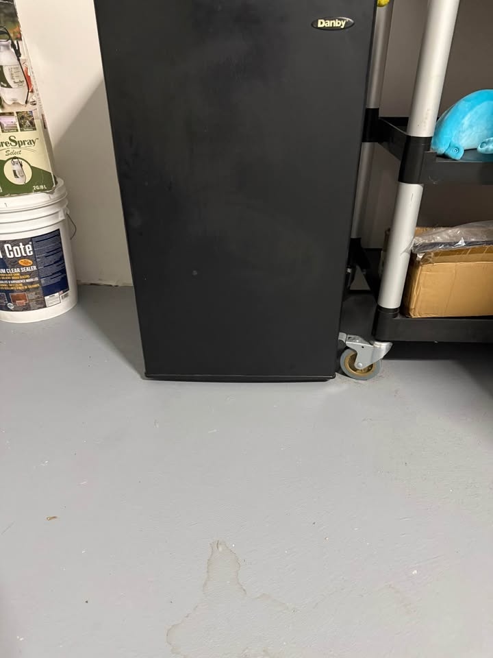 Fridge small with freezer - photo 2