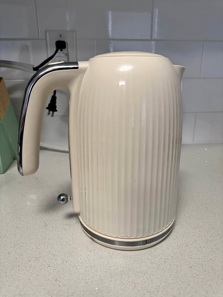 Electric Kettle Cream Color