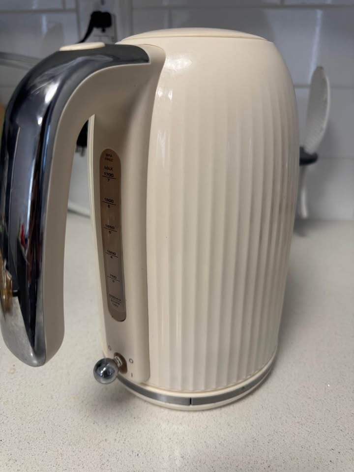 Electric Kettle Cream Color - photo 2