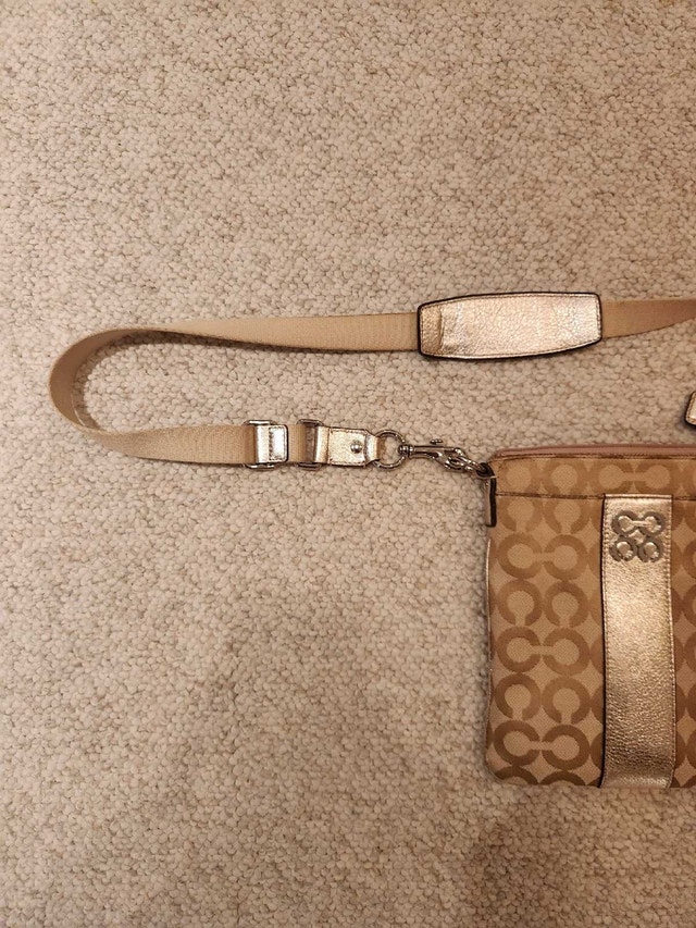 Coach Cross Body Pouch - Y2K Vintage - photo 2
