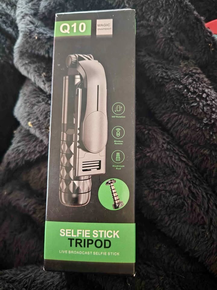 New Bluetooth Selfie Stick Tripod With Fill Light