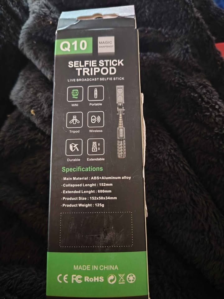 New Bluetooth Selfie Stick Tripod With Fill Light - photo 2