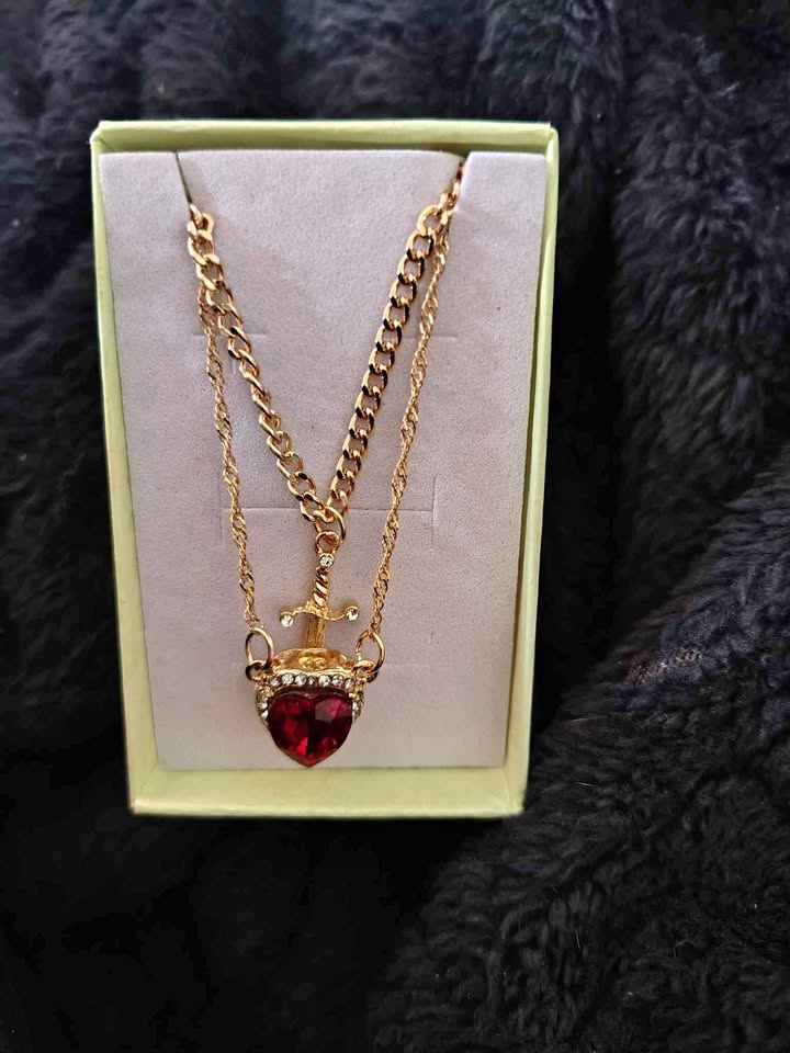 NEW Fashionable Heart and Swords Necklace