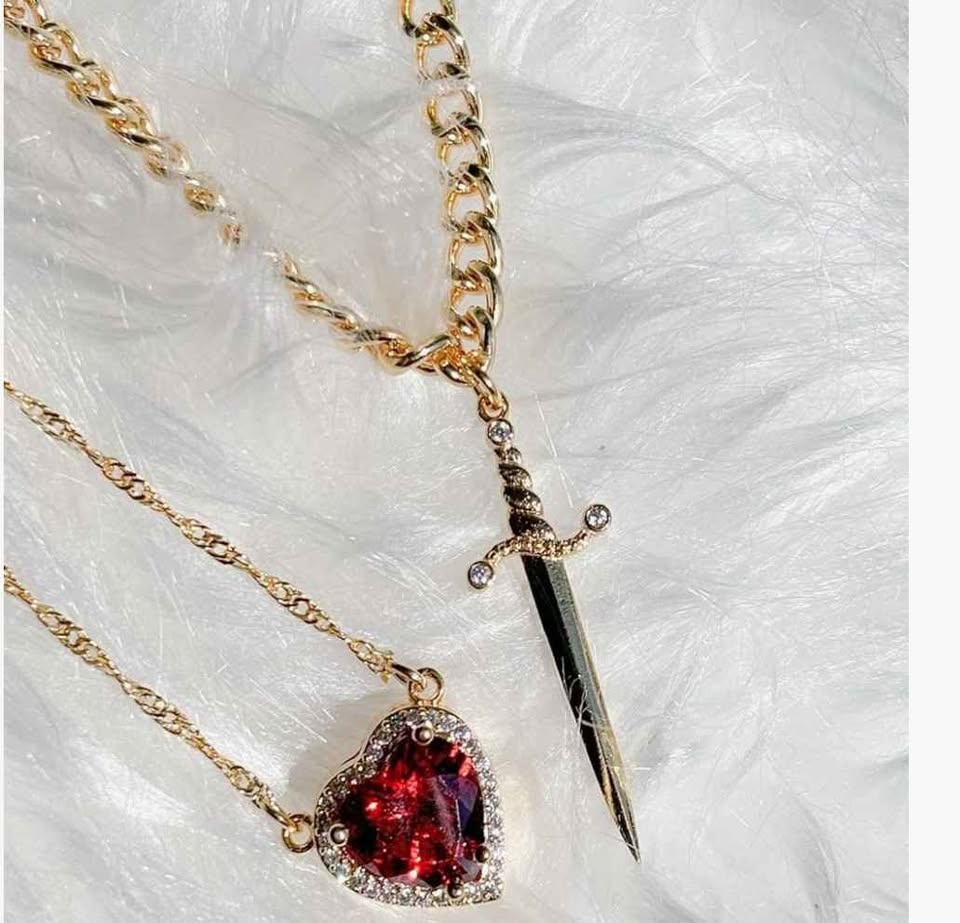 NEW Fashionable Heart and Swords Necklace - photo 5