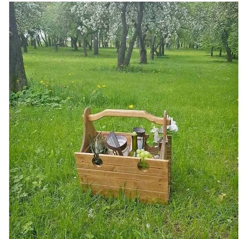 NEW Woodchip Picnic Basket with Folding Wine Table