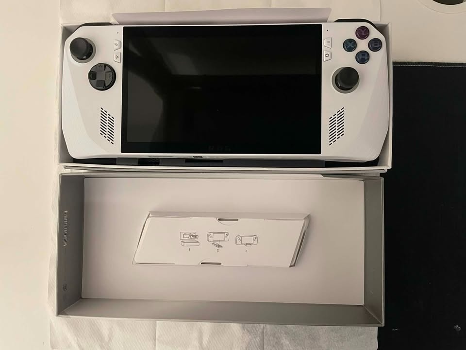 ROG ALLY - Handheld Console *Barely Used* - photo 2