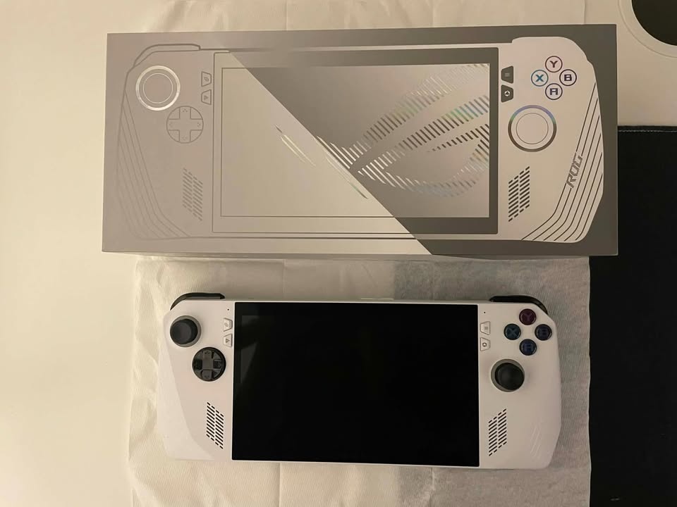 ROG ALLY - Handheld Console *Barely Used* - photo 4