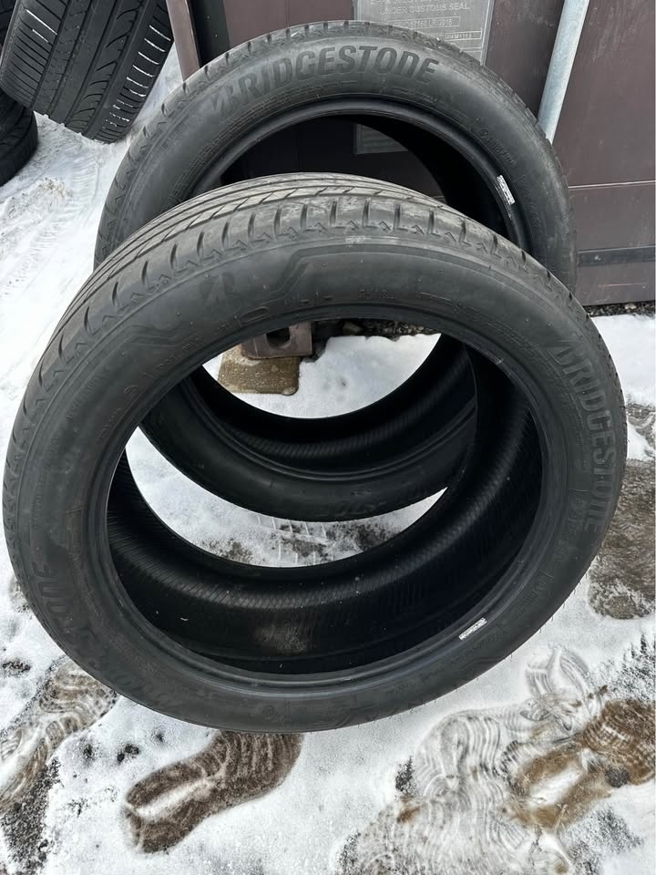 Bridgestone Alenza 275/40/20 Tires - photo 2