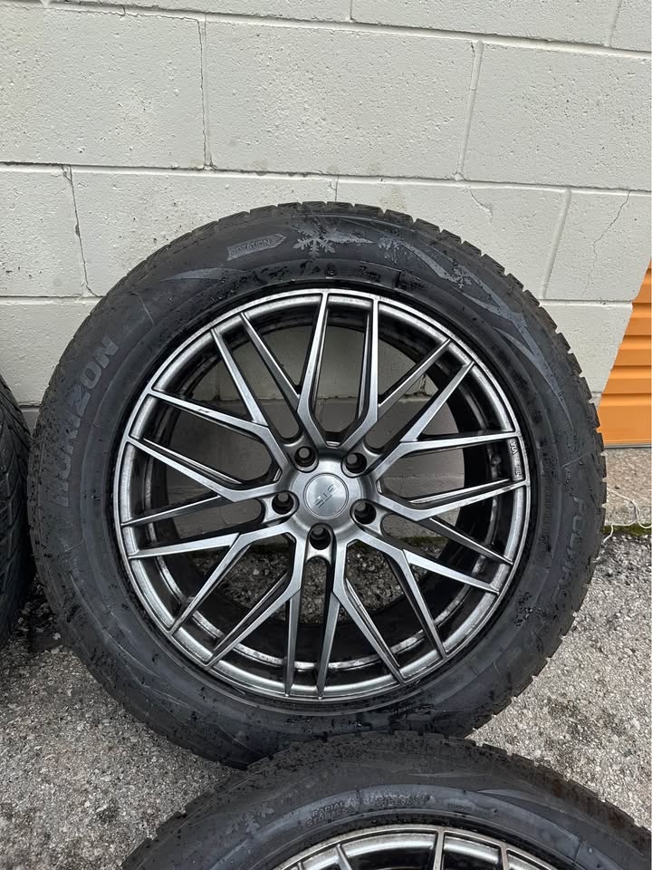 Range Rover 20” Rims on Winter Tires - photo 2