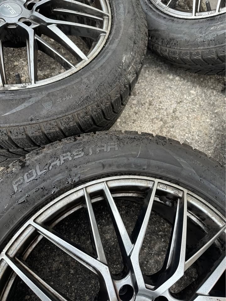 Range Rover 20” Rims on Winter Tires - photo 3