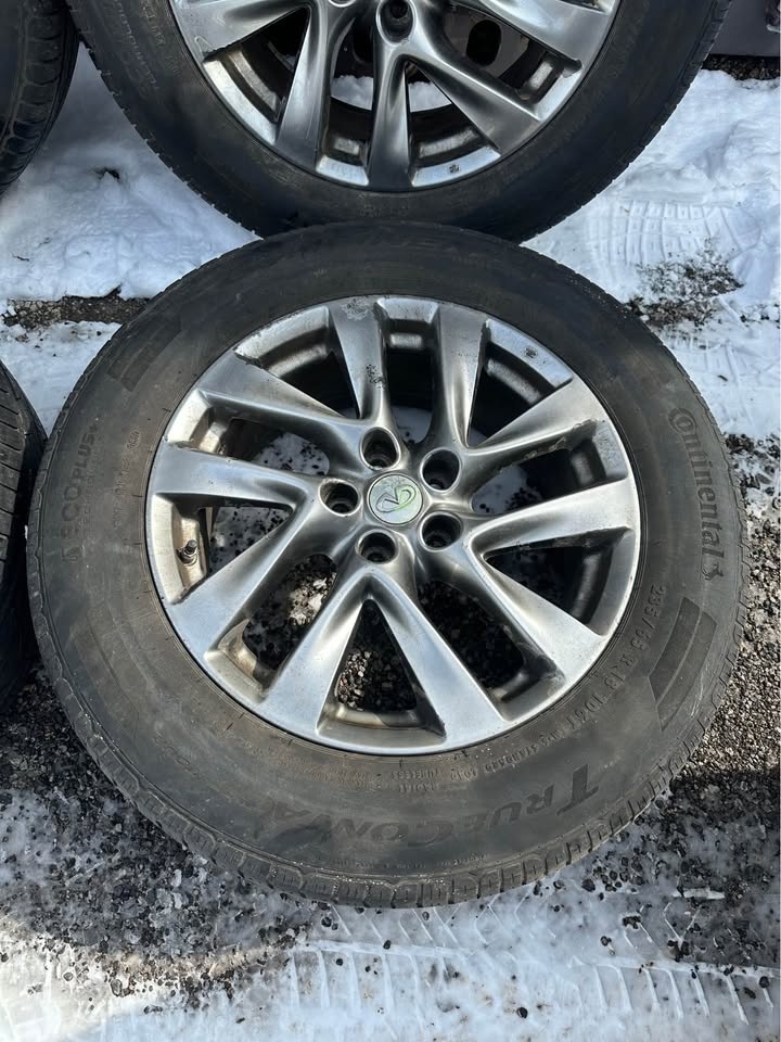 OEM 18” Infiniti JX35/QX60 Rims on Continental Tires - photo 2