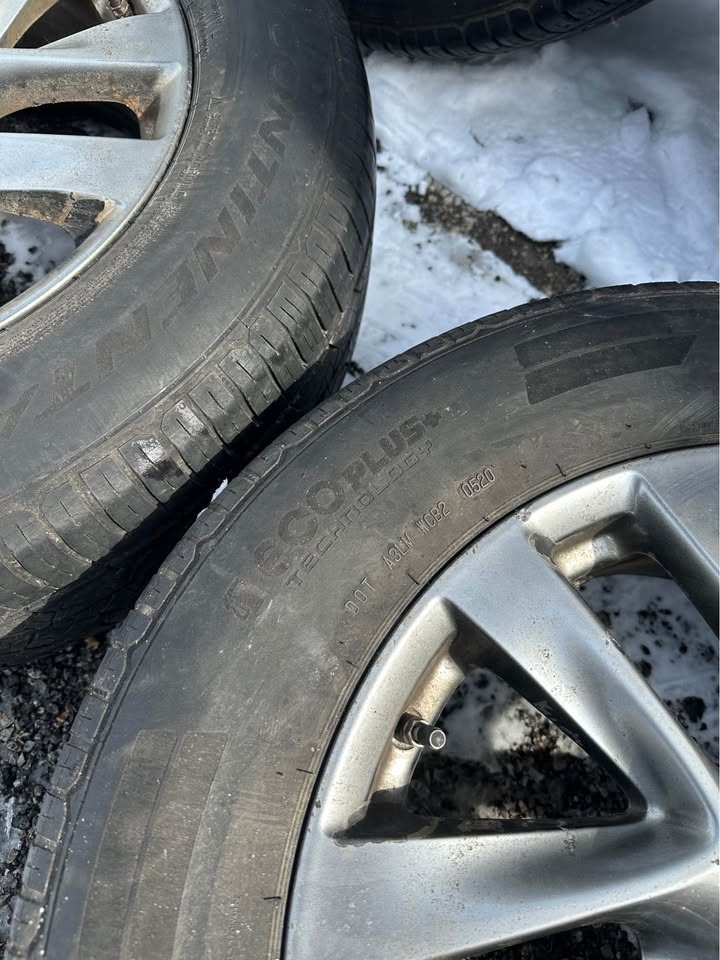 OEM 18” Infiniti JX35/QX60 Rims on Continental Tires - photo 3