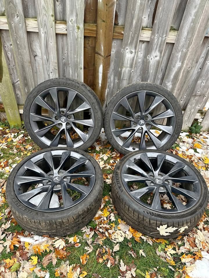 OEM 21” Tesla Model S Carbon Twin Turbine Rims w/ Michelin Tires