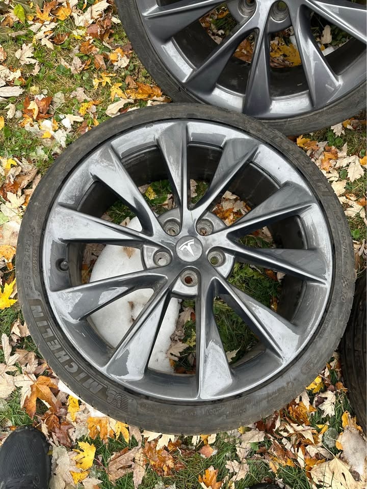OEM 21” Tesla Model S Carbon Twin Turbine Rims w/ Michelin Tires - photo 2