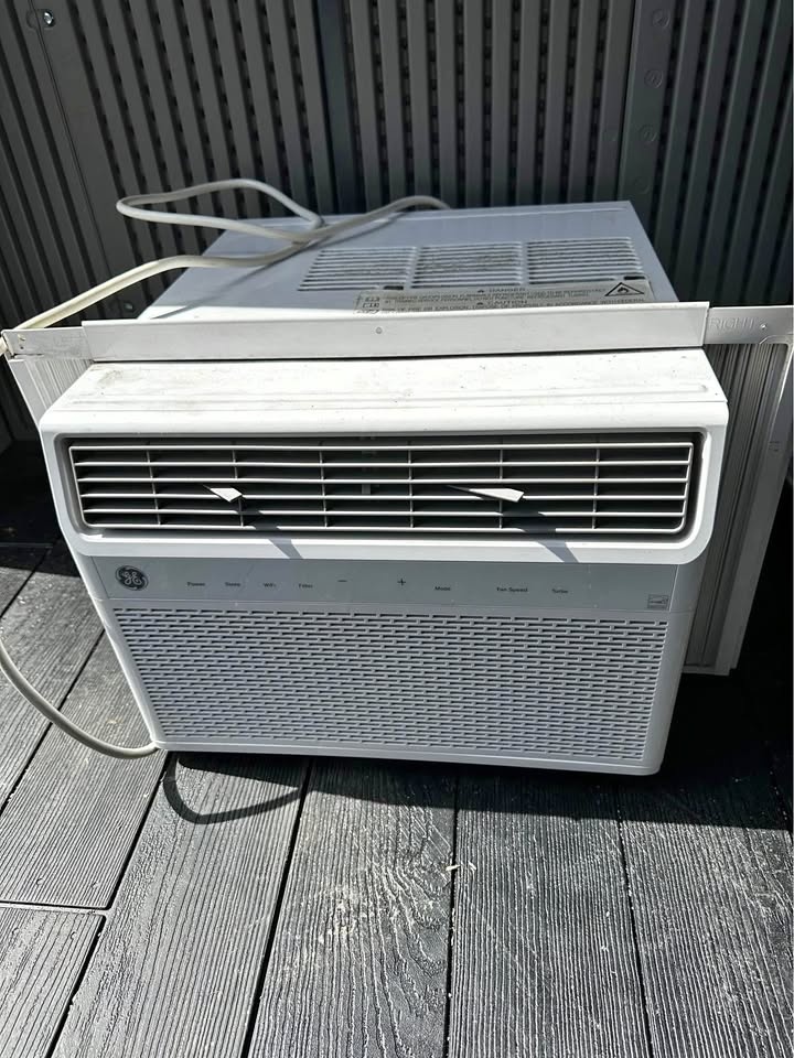 Window A/C Turbo Cooling w/ Remote & Install Kit