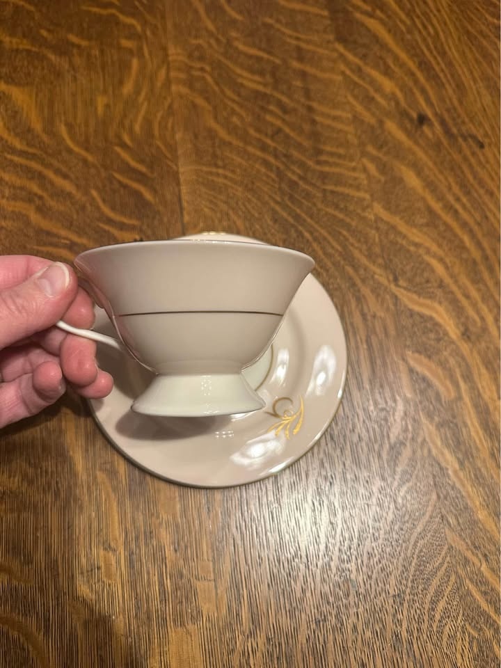 Vintage Royal Splendor Porcelain China Cup & Saucer Set - photo 2