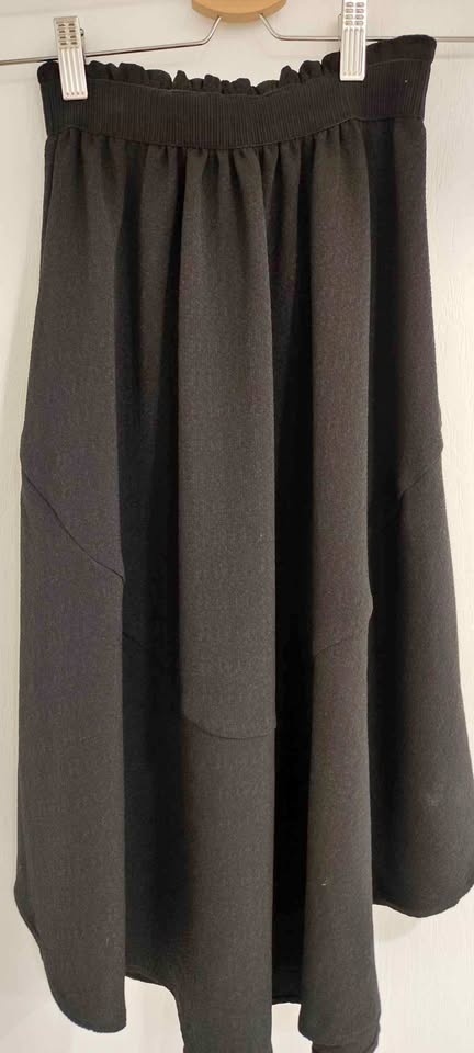 H&M Black Midi Skirt US 4