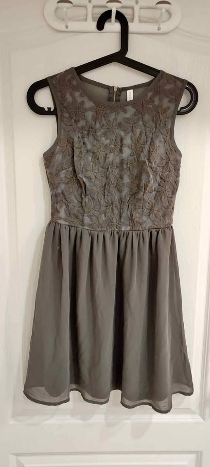 Gray Floral Dress Small