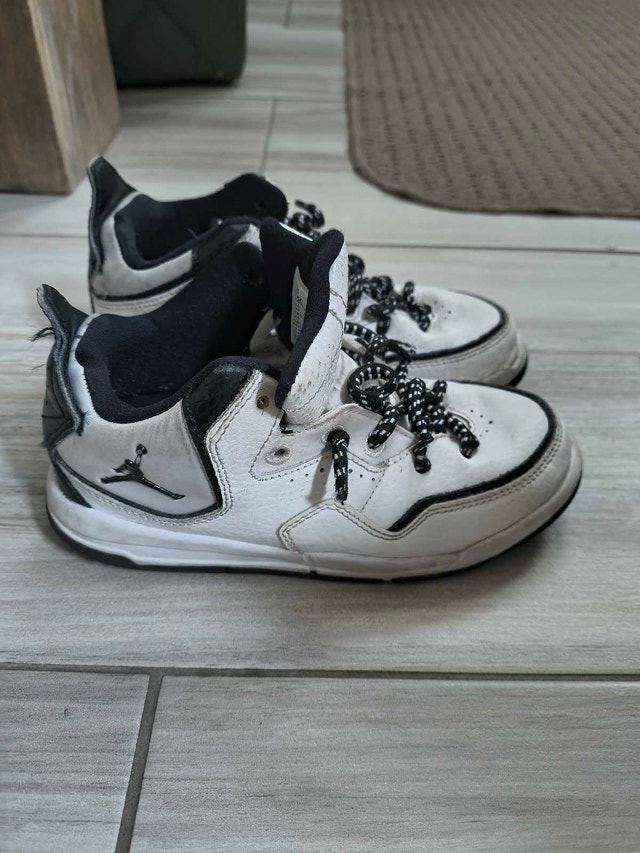 Kids Jordan Size 12.5 Shoes - photo 2