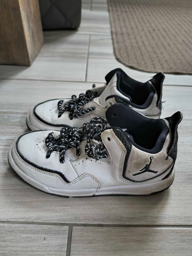 Kids Jordan Size 12.5 Shoes - photo 3