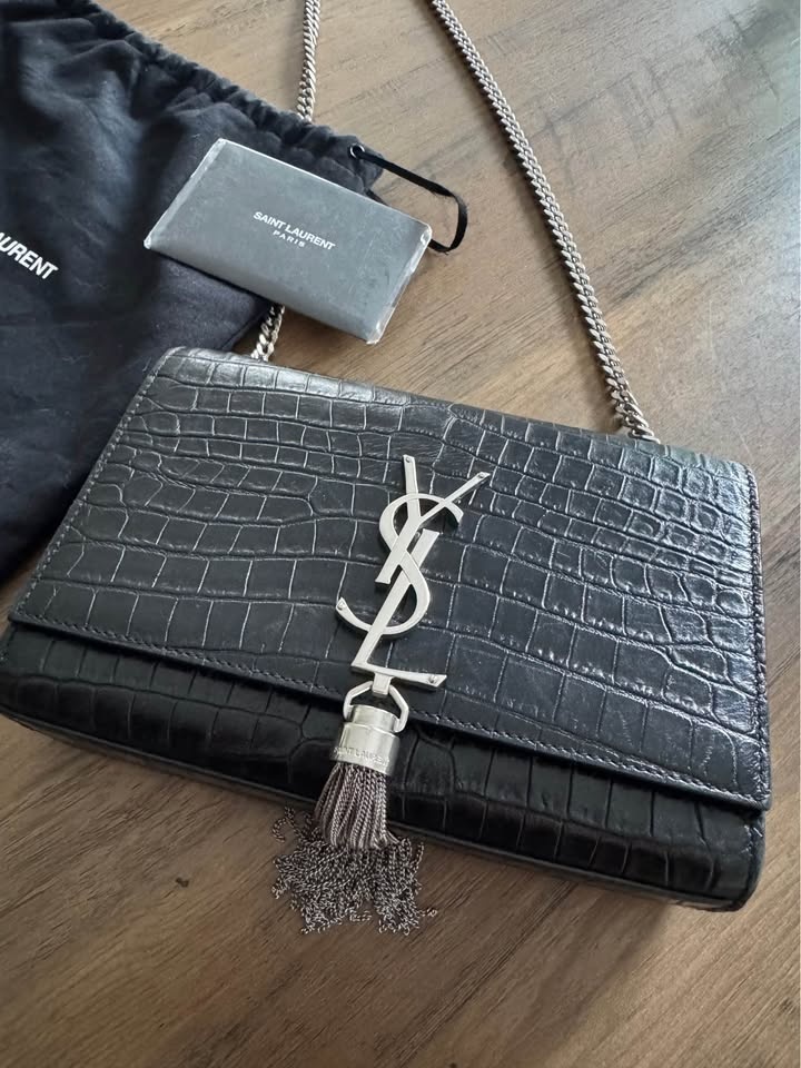 AUTHENTIC Saint Laurent Black Croc Medium Kate Tassel Bag - photo 2