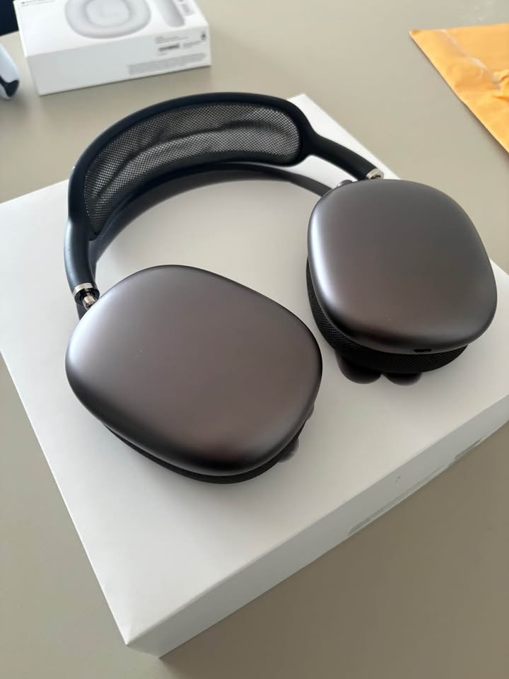 Authentic AirPods Max with extra cushions - photo 3
