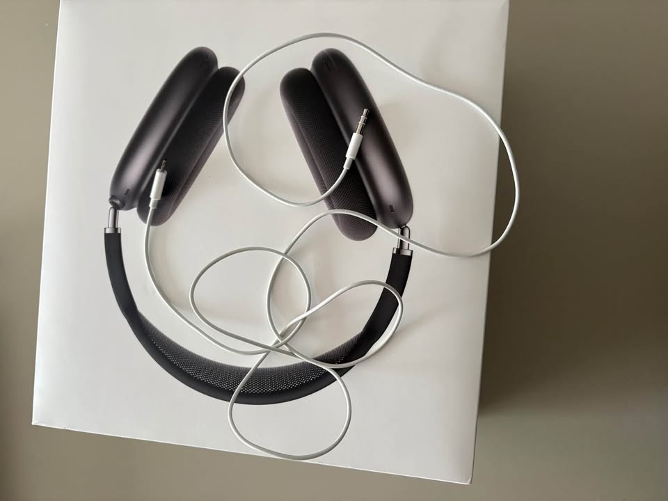 Authentic AirPods Max with extra cushions - photo 4