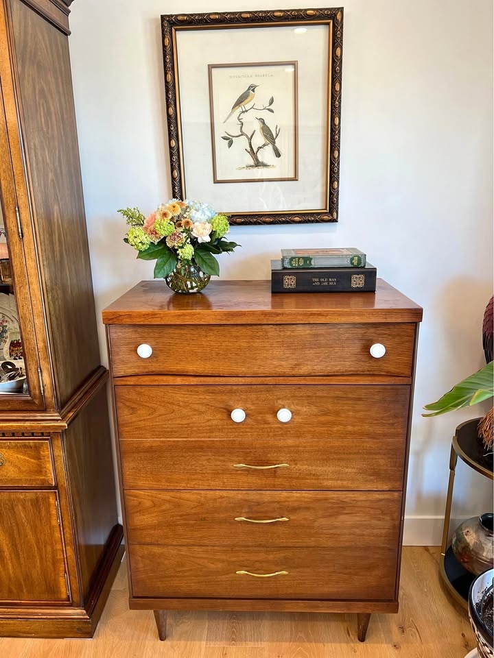 Mid-century modern curved front dresser, solid wood. 1950’s