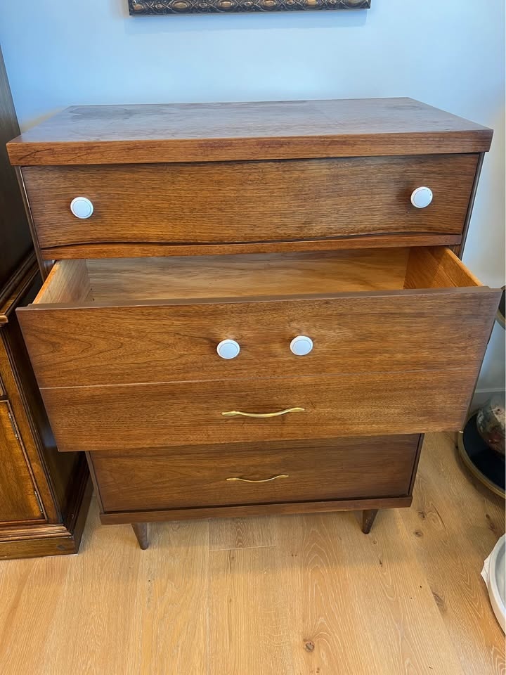 Mid-century modern curved front dresser, solid wood. 1950’s - photo 3