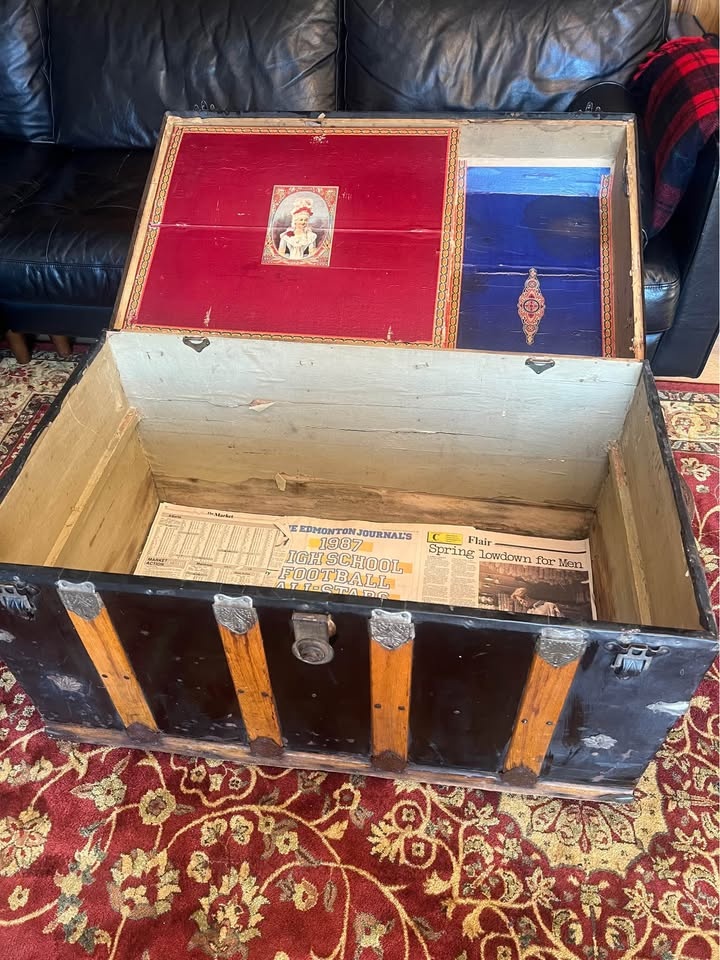 Antique Victorian Steamer Trunk / Coffee Table – c. 1885–1895 - photo 3