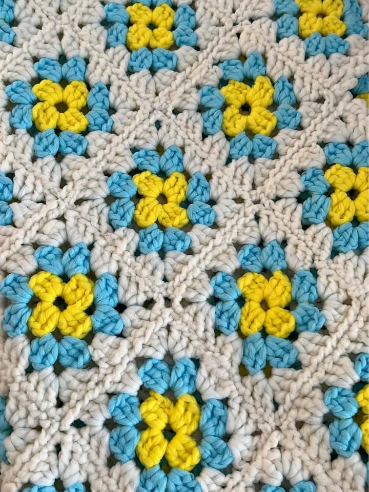 Vintage Granny Square Crochet Throw Blanket - Yellow & Aqua Flow