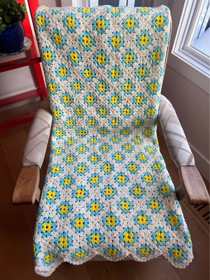 Vintage Granny Square Crochet Throw Blanket - Yellow & Aqua Flow - photo 4