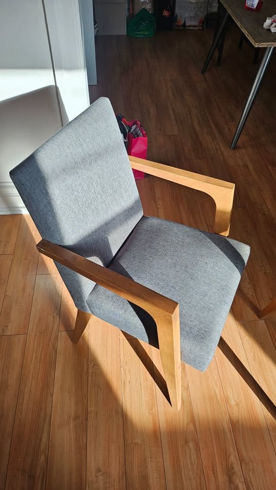 3 Grey Dining Chairs / 3 chaises de salle à manger Gris - photo 2