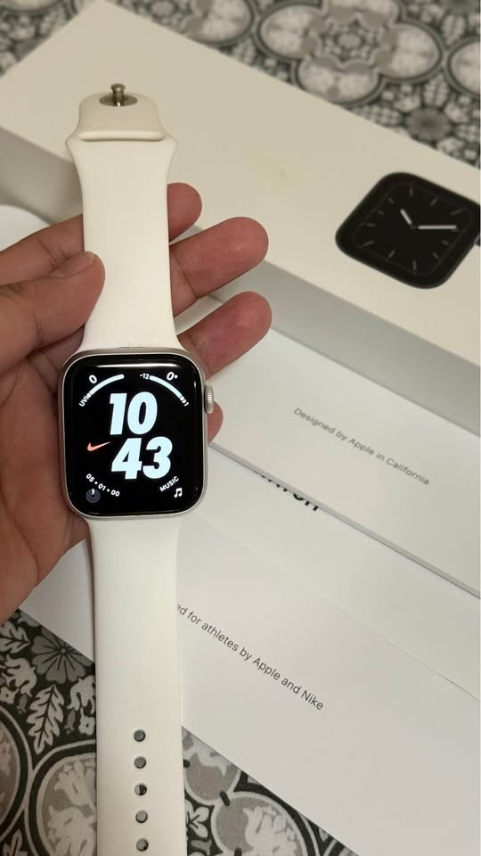 Nike Limited Edition Apple Watch 44mm Series 5 - photo 2