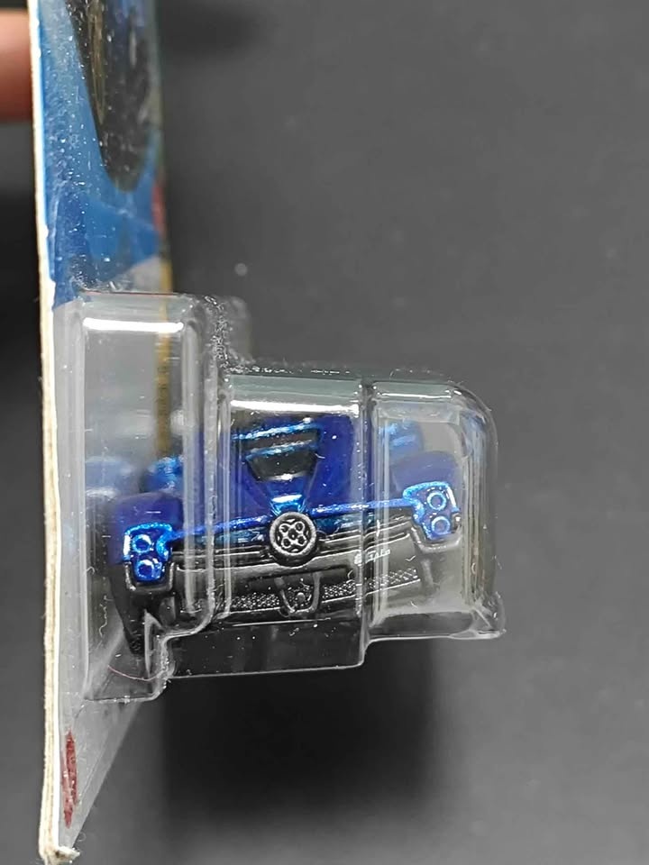 Hot Wheels mainline Pagani Utopia - photo 5